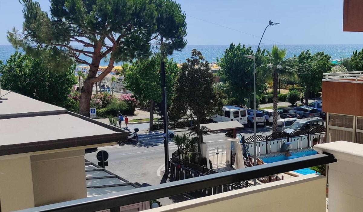 Residence Riviera Alba Adriatica Zewnętrze zdjęcie