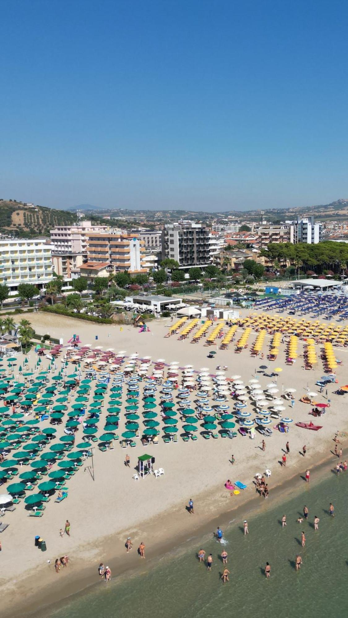 Residence Riviera Alba Adriatica Zewnętrze zdjęcie